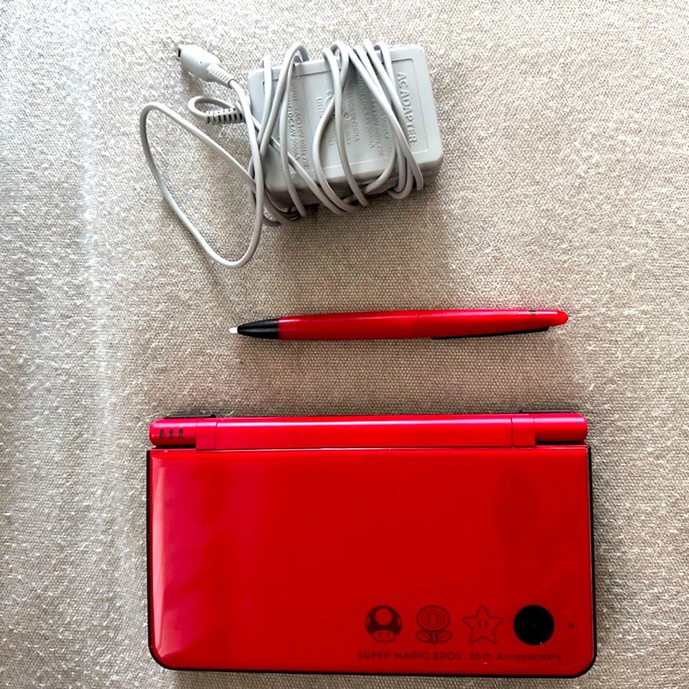 25th Anniversary Nintendo DS XL (red)